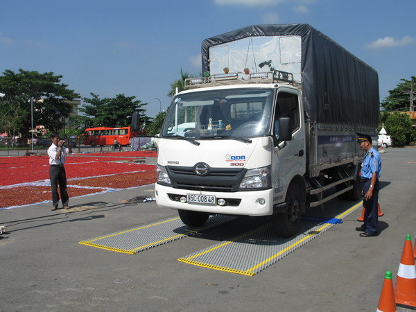 "Tiếp tục triển khai quyết liệt các giải pháp kiểm soát tải trọng xe" ảnh 1