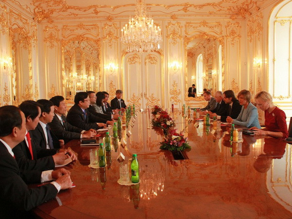 Đoàn đại biểu cấp cao Quốc hội Việt Nam làm việc tại Slovakia ảnh 1