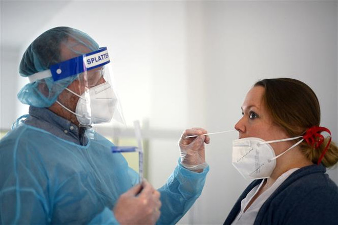 Dịch COVID-19: Chính phủ Đức xem xét rút ngắn thời gian cách ly ảnh 1