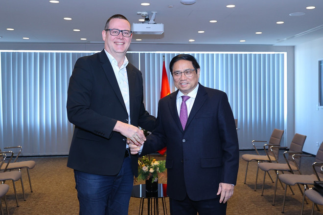 Thủ tướng Phạm Minh Chính gặp Chủ tịch đảng Lao động Bỉ Raoul Hedebouw ảnh 1