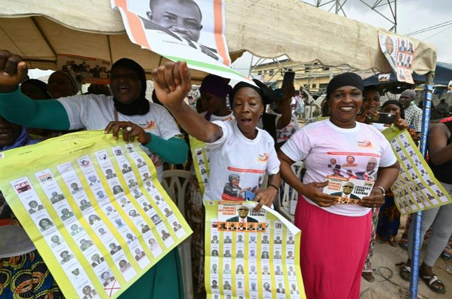 Các cử tri Bờ Biển Ngà bắt đầu bỏ phiếu bầu cử quốc hội ảnh 1