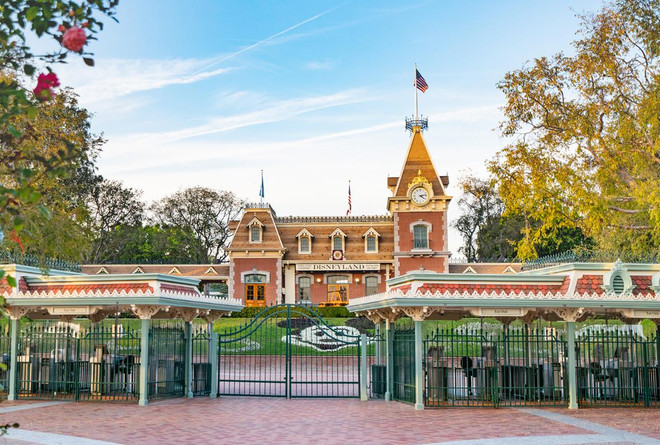 California cho phép các điểm giải trí ngoài trời mở cửa hạn chế từ 1/4 ảnh 1