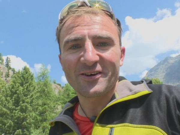 Nhà leo núi nổi tiếng bị rơi từ độ cao 1.000m trên đỉnh Everest ảnh 1