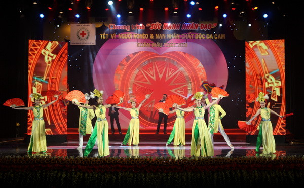 Chủ tịch nước dự chương trình nghệ thuật 'Sức mạnh nhân đạo' ảnh 2