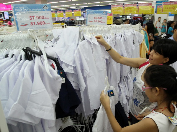 Hưng Yên: Các trường không may đồng phục và mua giấy vở cho học sinh ảnh 1