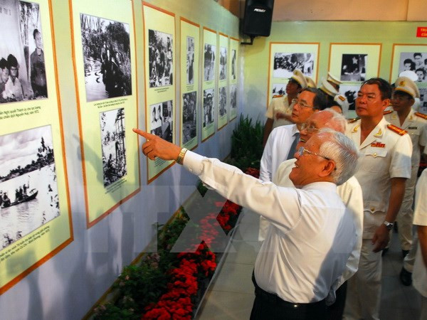 1.500 tư liệu và hiện vật tái hiện chặng đường Đất nước 70 năm qua ảnh 1