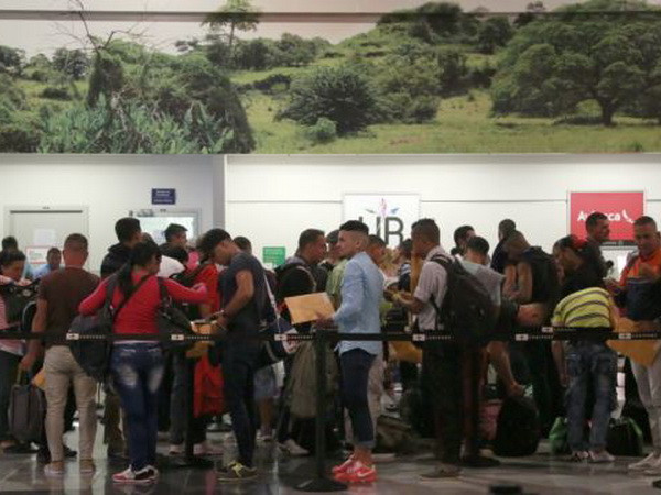 El Salvador đã sẵn sàng di chuyển người di cư Cuba tới Mỹ ảnh 1