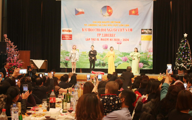 Cộng đồng người Việt tại Séc chào đón Năm mới 2020 ấm tình đoàn kết ảnh 1