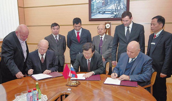 Tàu ngầm HQ 183 Hồ Chí Minh lên đường về Việt Nam ảnh 1