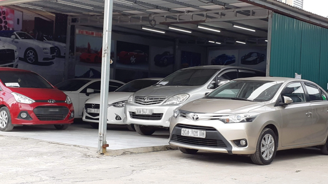 Ôtô mới giảm phí trước bạ, đại lý xe cũ hạ giá ‘sập sàn’ vẫn ế ẩm ảnh 2