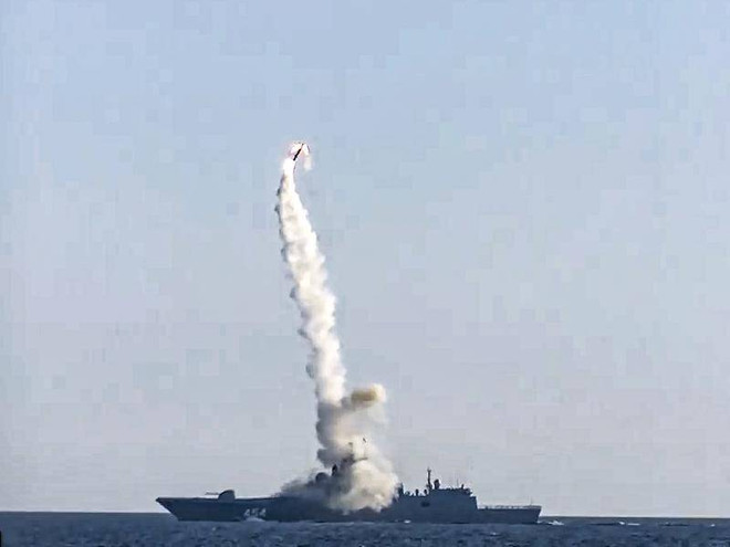 Nhóm AUKUS cam kết hợp tác phát triển tên lửa siêu thanh ảnh 1