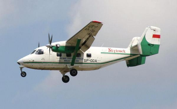 Indonesia: Rơi máy bay chở 16 cảnh sát, mới vớt được 3 thi thể ảnh 1