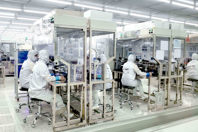 Công ty Optrontec Vina khu công nghiệp Bá Thiện 2, Vĩnh Phúc là công ty 100% vốn Hàn Quốc. (Ảnh: Hoàng Hùng/TTXVN) Việt Nam-Hàn Quốc tăng hợp tác thương mại, công nghiệp và năng lượng ảnh 2