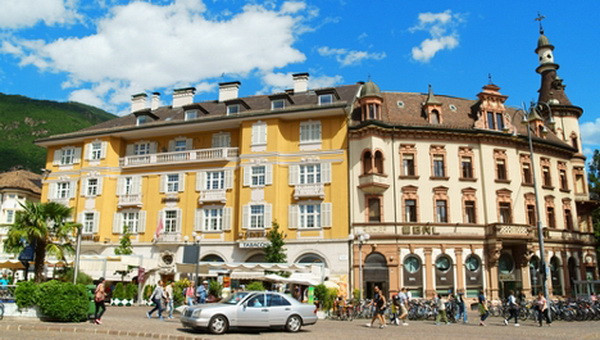 Khám phá vẻ đẹp của thành phố được coi là đáng sống nhất Italy ảnh 1