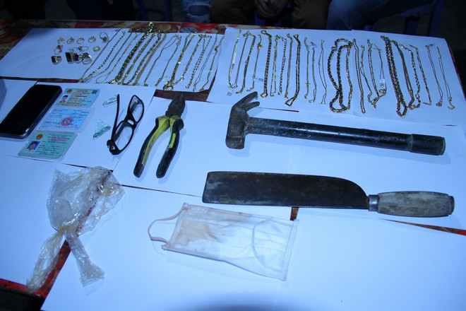 Lào Cai: Bắt được đối tượng cướp tiệm vàng sau gần 7 giờ lẩn trốn ảnh 2