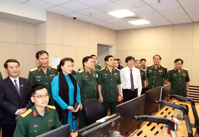 Chủ tịch Quốc hội biểu dương nỗ lực của quân đội trong chống dịch ảnh 2