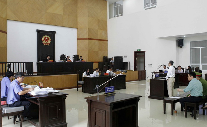Quang cảnh phiên tòa. (Ảnh: Văn Điệp/TTXVN) Xử Hà Văn Thắm: Bị cáo Nguyễn Xuân Sơn giải trình nội dung kháng cáo ảnh 2