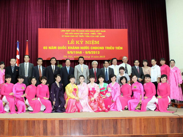 Gặp gỡ hữu nghị kỷ niệm 68 năm Quốc khánh Triều Tiên tại Hà Nội ảnh 1