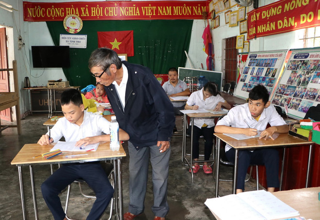TTXVN_1611 Quang ngai hoc sinh khuyet tat 3.jpg