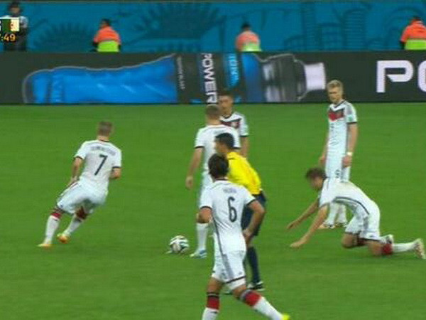 Đức đã từng tập pha dàn xếp đá phạt "thảm họa" nhiều lần ảnh 1