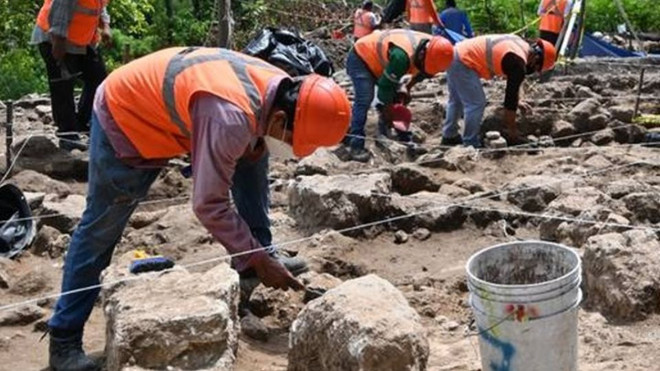 Di vật khảo cổ được tìm thấy tại công trình xây dựng giai đoạn 1 của tuyến đường sắt Tren Maya. (Nguồn: weekend.perfil.com) Mexico khai quật kho báu khảo cổ ẩn giấu dưới 'siêu dự án' đường sắt ảnh 1