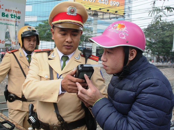 Sẽ hình sự hóa hành vi uống rượu bia gây tai nạn giao thông? ảnh 1