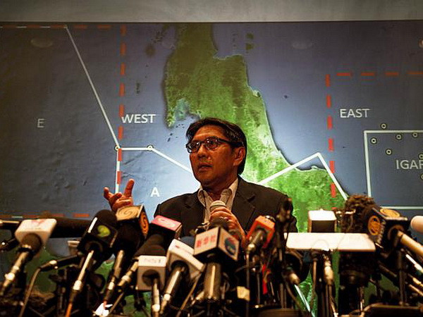 2 người dùng hộ chiếu đánh cắp có diện mạo giống Balotelli ảnh 1