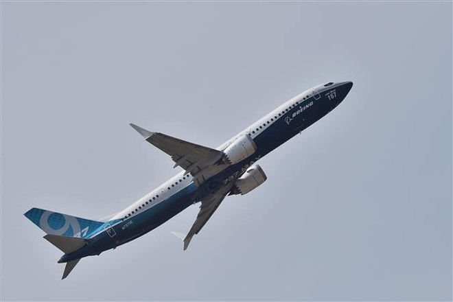 Máy bay Boeing 737 MAX 9 trưng bày tại Triển lãm hàng không quốc tế Paris, Pháp ngày 22/6/2017. (Ảnh: AFP/TTXVN) FAA từng cân nhắc cấm bay đối với dòng máy bay Boeing 737 MAX ảnh 1