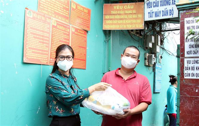 Trao tặng 160 tỷ đồng cho người lao động tự do tại TP.HCM ảnh 1