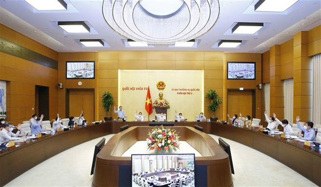 Ủy ban Thường vụ Quốc hội biểu quyết thông qua định mức phân bổ dự toán chi thường xuyên ngân sách nhà nước năm 2022. (Ảnh: Doãn Tấn/TTXVN) Thông qua định mức phân bổ dự toán chi thường xuyên ngân sách nhà nước ảnh 1