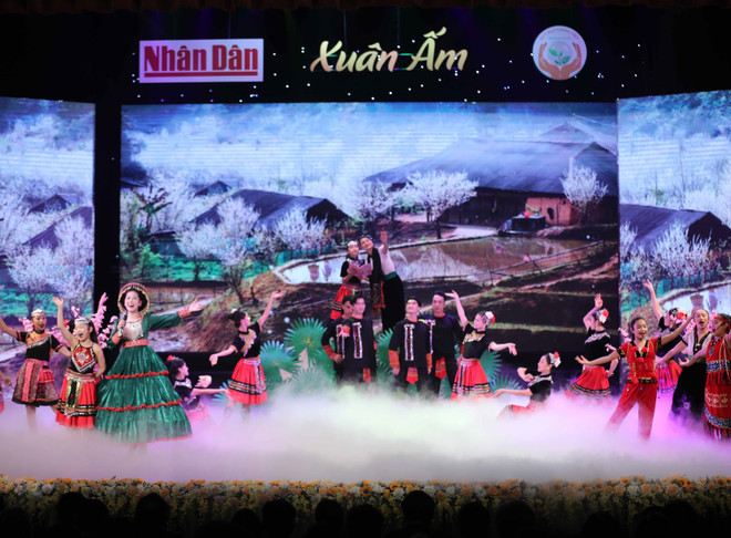 'Xuân ấm' mang Tết sẻ chia, yêu thương đến với người nghèo ảnh 1