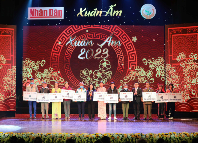 'Xuân ấm' mang Tết sẻ chia, yêu thương đến với người nghèo ảnh 3