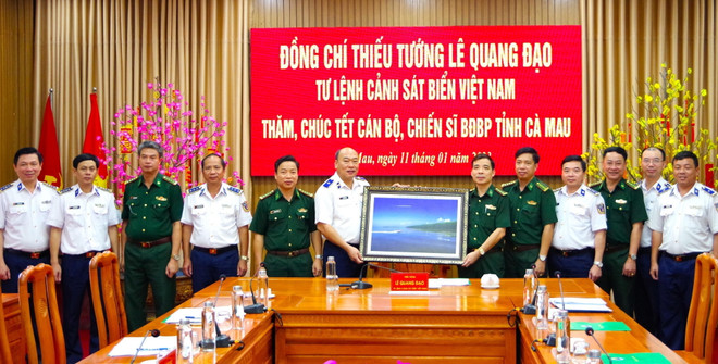 Đoàn công tác Bộ Tư lệnh Cảnh sát biển thăm, chúc Tết tại Cà Mau ảnh 2