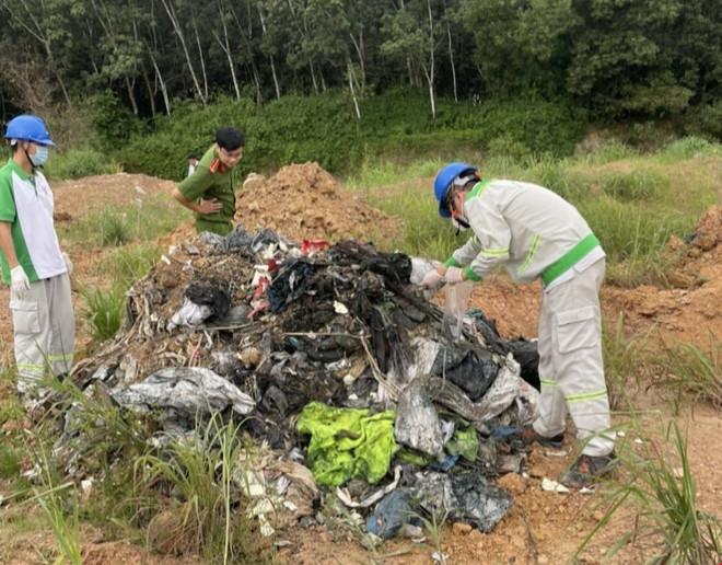 Bắt tạm giam đối tượng chôn lấp hơn 600 tấn chất thải ra môi trường ảnh 1