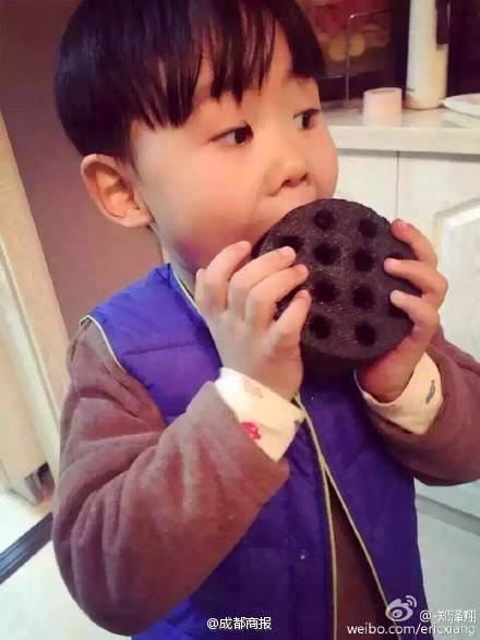 [Photo] Bánh "than tổ ong" bất ngờ tạo ra cơn sốt ở Trung Quốc ảnh 3