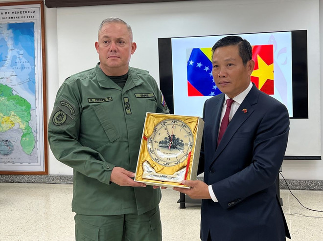 ttxvn_tang_cuong_trao_doi_thong_tin_ve_chinh_sach_quoc_phong_viet_nam_tai_venezuela_18-2.jpg