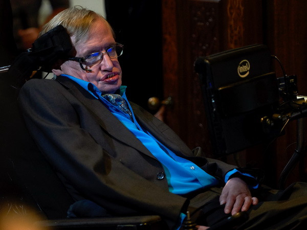 Nhà vật lý Stephen Hawking cảnh báo hiểm họa của trí tuệ nhân tạo ảnh 1