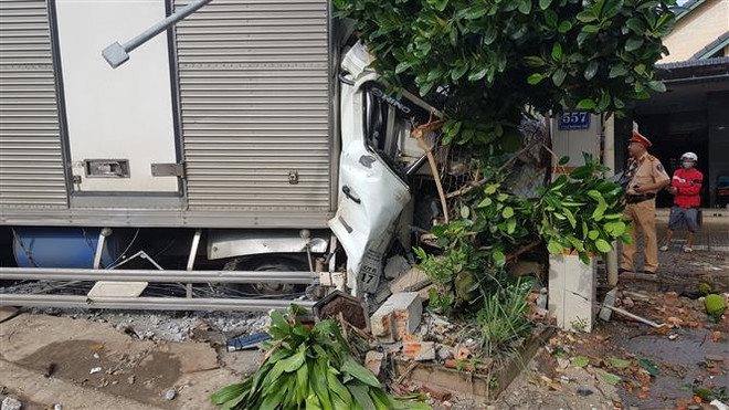 Lâm Đồng: Xe tải mất phanh gây tai nạn liên hoàn, hai người thiệt mạng ảnh 1