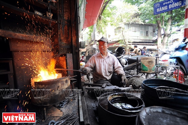 Vẻ đẹp diễm lệ và quyến rũ của Thủ đô Hà Nội theo năm tháng ảnh 11