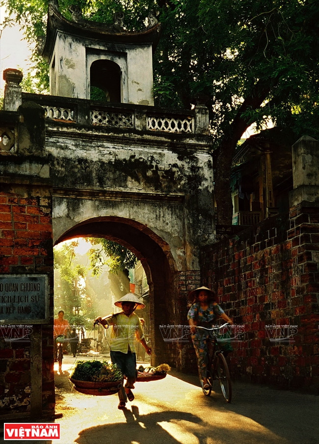 Vẻ đẹp diễm lệ và quyến rũ của Thủ đô Hà Nội theo năm tháng ảnh 7