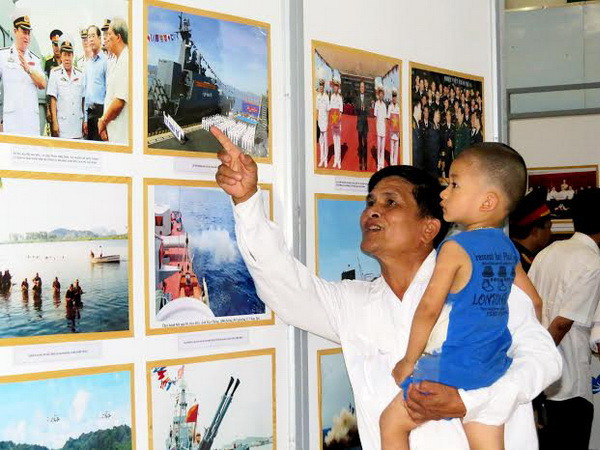 TP. Hồ Chí Minh và Quảng Bình tổ chức triển lãm về biển đảo ảnh 1