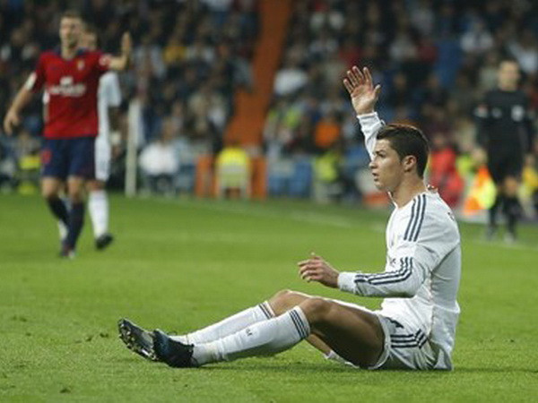 Ronaldo bất ngờ tỏ ra vô duyên. (Nguồn: Getty) Tin 10/1: Ronaldo vô duyên, Moyes được đề cử HLV xuất sắc ảnh 1