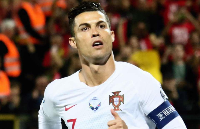 Cận cảnh Ronaldo lập 'poker,' thiết lập nên hàng loạt kỷ lục ảnh 1