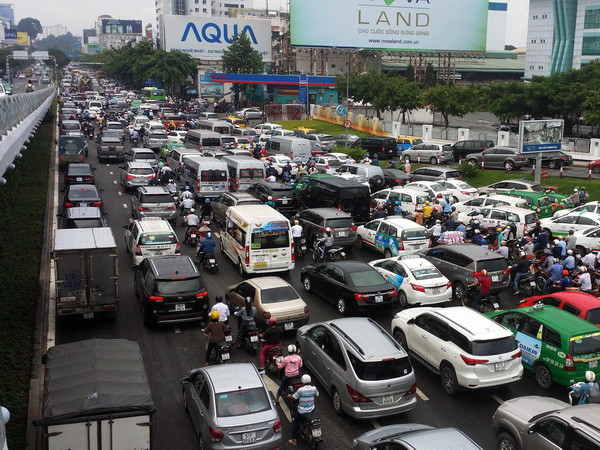 TP.HCM sẽ dừng hoạt động xe tải vào ban ngày để giảm ùn tắc ảnh 1