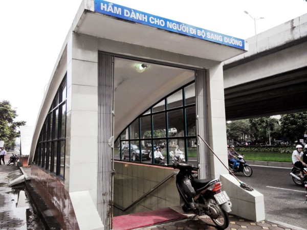 Hầm bộ hành ở Hà Nội: Kém hiệu quả, “chôn” tiền tỷ dưới lòng đất ảnh 1