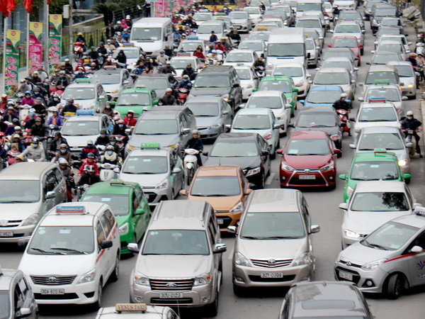 Giá thuê xe dịp 30/4 tăng 20-30% vẫn không đáp ứng đủ nhu cầu ảnh 1