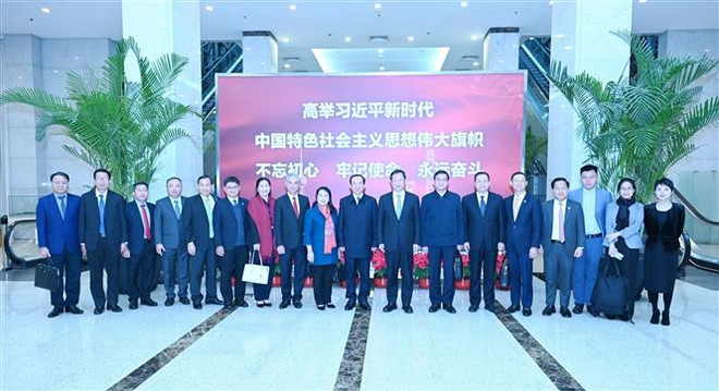 ttxvn bi thu khu uy khu moi pho dong tiep.jpg