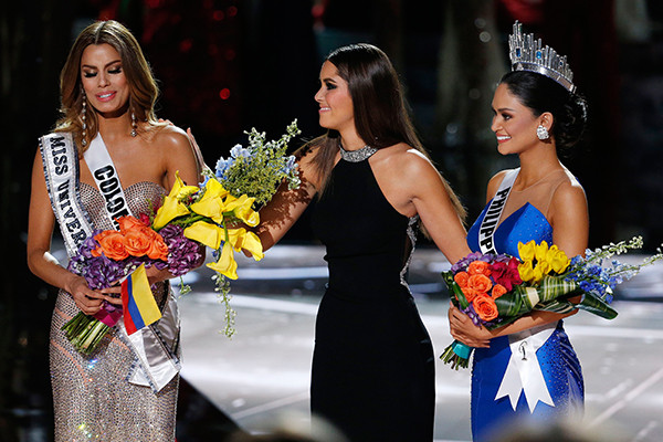 Cả thế giới ngỡ ngàng về sự cố đọc nhầm tên Hoa hậu hoàn vũ ảnh 2