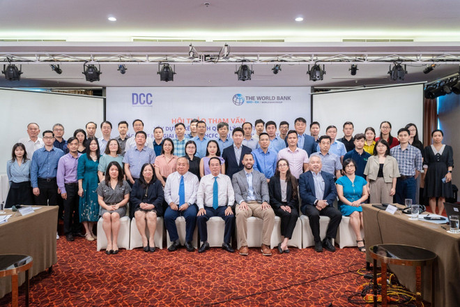 Các đại biểu chụp ảnh lưu niệm tại hội thảo. (Ảnh: PV/Vietnam+) Việt Nam giảm tiêu thụ các chất ‘gây nóng lên toàn cầu’ từ năm 2024 ảnh 3