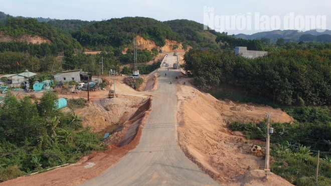 Lâm Đồng: Đóng tiền "lộ phí" để cho xe qua cầu đang thi công ảnh 1